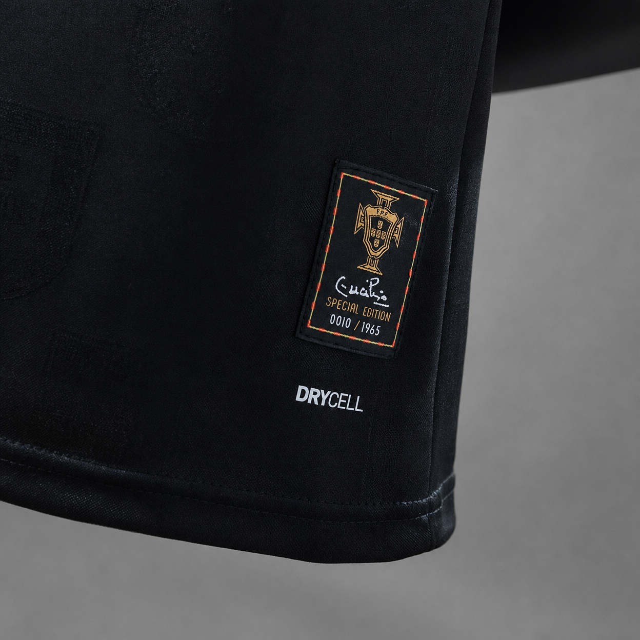 Camisola Portugal Edição Especial Eusébio – Versão Adepto
